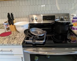 Mixed kitchen items pans/pots 3 ea , knife set $15