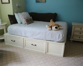 Pottery Barn "Stratton" full/ queen platform bed with 6 storage drawers