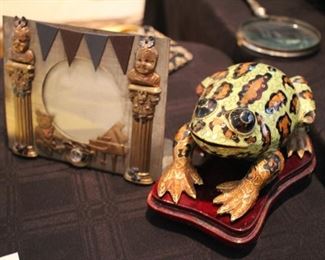 Parvenue frame & enamel frog