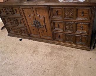 Spanish style dressser that matched til he king bed