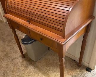 Roll top petite desk