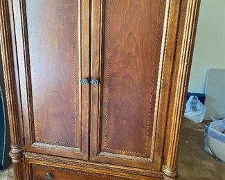 Bassett armoire