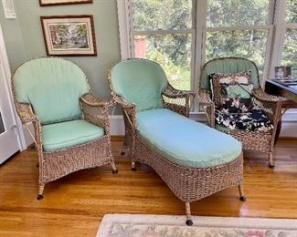 Three piece wicker set in excellent condition!
