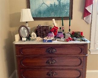 Victorian Eastlake 4 drawer marble top dresser. Lamp, books candle holders and more...