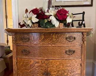 Oak wash stand, Christmas arrangement,  Kollock print "Clarkesville,  1912"