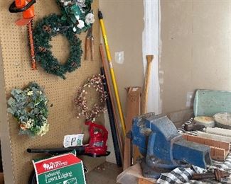 Paramo hi duty vice No 6, Toro rake and vac, Black & Decker trimmer/lawn edging, wreaths....