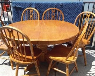 Dining Room Table with Swivel Chairs