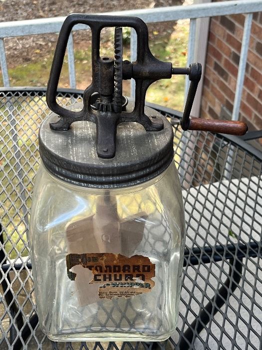 OUTISIDE ANTIQUE AUCTION WALKER FOUNDRY!! starts on 10/9/2022