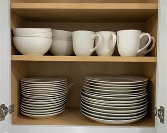 Thomson Pottery Set