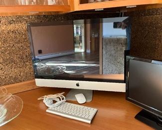 Mac Monitor/Keyboard/Mouse