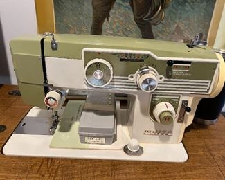 Vintage WHITE Sewing Machine with Desk