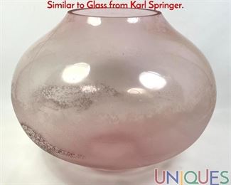 Lot 58 Large Italian Murano Glass Vase. Unmarked. Similar to Glass from Karl Springer.