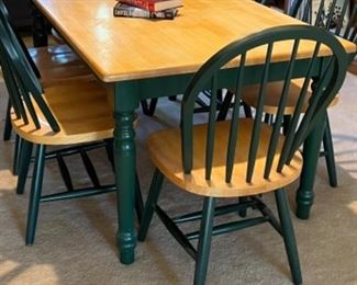 Breakfast/ Dining Room Table Seats  6