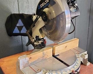 Delta 10 Inch Compound Mitersaw