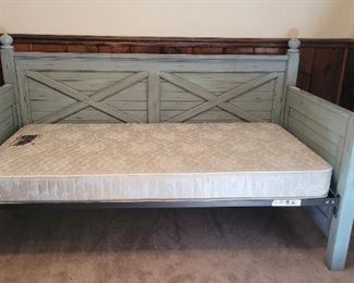 Daybed with twin mattress 