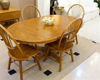 Another great table/chairs set.  Excellent condition!