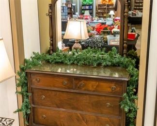 Vintage dresser/mirror
