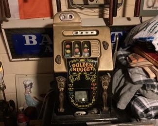 Working 10 cent Golden Nugget Slot Machine 