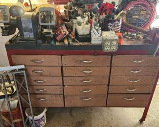 Drawer cabinet workbench