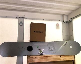 Burton Bindings Men Medium - Board is in amazing condition