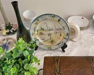 Decorative accessories.