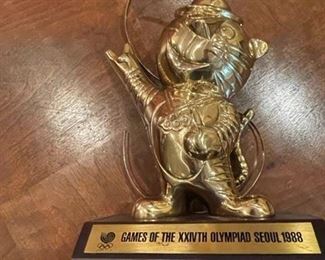 Plaques and memorabilia from Four-Star Army General. (PLEASE NOTE THAT A FEW OF THESE PLAQUES HAVE BEEN PULLED BY THE FAMILY).