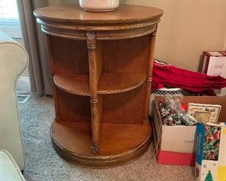 	#40	Round side table 24x28	 $40.00 		