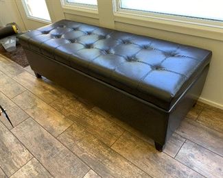 	#80	Storage ottoman/bench 	 $40.00 		