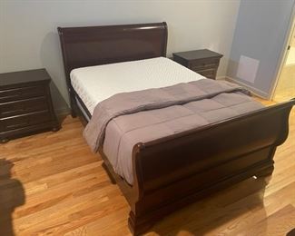 Queen sleigh bed 