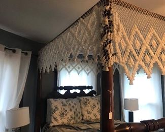 1800's canopy bed