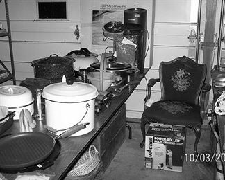 Assorted kitchen ware