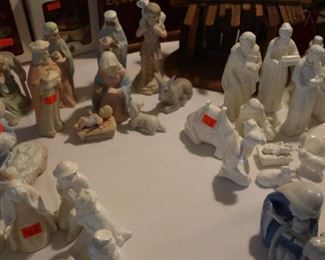 5 Nativity scene figures 