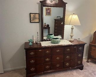 9 drawer dressor w/mirror
Bassett 
*we have matching tall boy