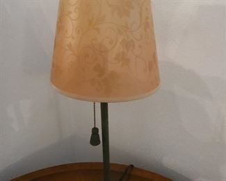 Small table lamp with pull chain