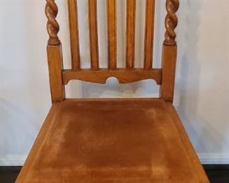 Antique spinal chairs
*we have four