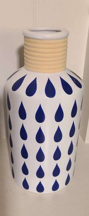 White w/blue teardrop art ceramic deco vase