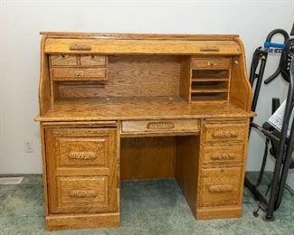 Roll top desk