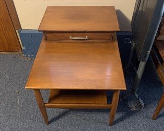 MCM Hekman step end table