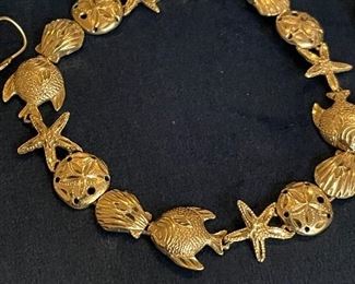 Shell motif 10kt gold  bracelet