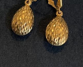 Dangle 14 kt earrings
