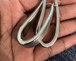 14 kt white gold elongated hoops