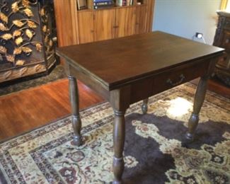 Swivel top table with a storage compartment