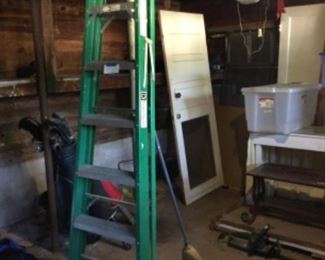 Davidson 7 foot fiberglass ladder