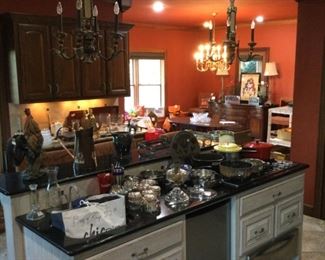 Lots of kitchen items