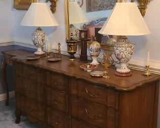 Dresser with pair of gorgeous lamps.