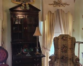 These custom valances are available..great for a movie set!