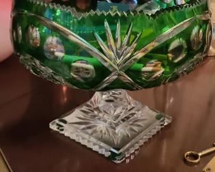Cut glass bowl 