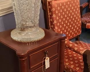 Huge crystal vase .... would make Liberace jealous!