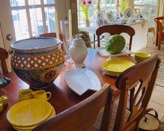 Sunny yellow plates and large cache pot