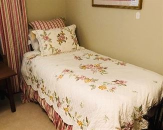 Floral quilted coverlet for twin bed